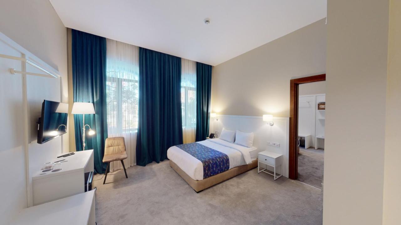 Epigraph Design Kosher Hotel Tbilisi Esterno foto